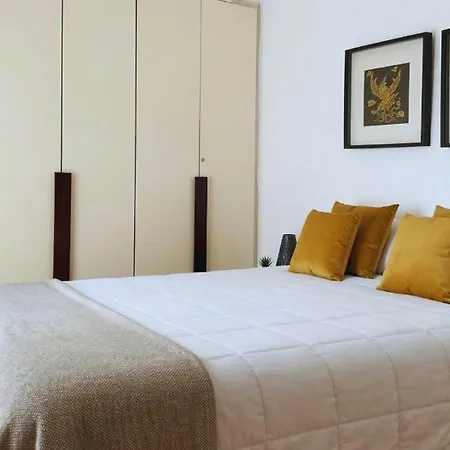 Atico Luminoso San Basilio En El Centro Historico Apartment